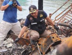 Tim Labfor Polda Jateng Datangi Lokasi 24 Kapal yang Terbakar di pelabuhan Pelindo Kota Tegal