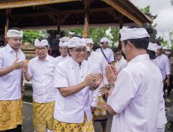 Bupati Giri Prasta Hadiri Upacara Melaspas Tapakan di Pura Puseh Desa Adat Pelaga