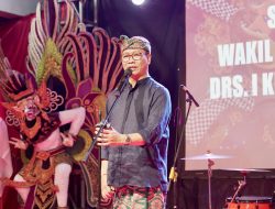 Wabup Suiasa Hadiri Perayaan HUT ke-51 STT Eka Murti Banjar Jabajero Abiansemal