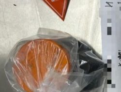 Toples Diduga Berisi Janin Ditemukan di Jalan Pababari Mamuju, Polisi Olah TKP