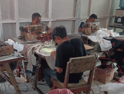 Gempuran Bordir Komputer Tak Meruntuhkan Semangat Para Pengerajin Mempertahankan Bordir Manual di Tasikmalaya