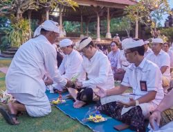 Wabup Badung Suiasa Hadiri Persembahyangan Siwaratri