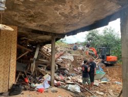 Terkendala Cuaca Pencarian Korban Longsor di Wonosalam Jombang Dihentikan