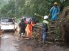 Polres Batu Tanggap Bencana Longsor Pujon, Sempat Tutup Sementara Akses Lalin Bisa Dilalui