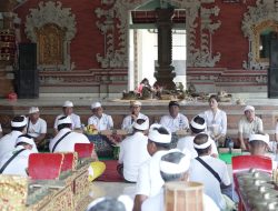 Wabup Suiasa Hadiri Upacara Melaspas Balai Banjar Adat Dangin Pangkung Kekeran