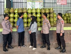 Antisipasi Kelangkaan Gas Elpiji, Bhabinkamtibmas Polres Tegal Kota Lakukan Monitoring