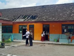Gedung SDN Gandong 1 Ngawi Rusak Berat,  Kayu dan Plafon di 3 Kelas Lapuk
