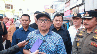 Tinjau PKL di Ciledug, Bupati Garut Minta Para Pedagang Menertibkan Diri Sebelum Ditertibkan