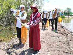 Aksi Bersih Mangrove, Fatma Gus Ipul: Bagian dari Upaya Meningkatkan Kesejahteraan Sosial