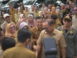 Hari Pertama Berkantor Gubernur dan Wakil Gubernur Sulbar Disambut ASN Non ASN