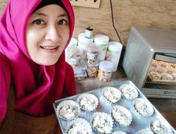 Bisnis Menjanjikan Jelang Lebaran, Dapur Momi Ai Raup Omzet Jutaan Rupiah dari Orderan 200 Toples