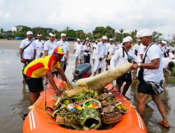 Sekda Badung Ikuti Sembahyang Bersama di Pura Mas Ceti Ulun Tanjung Petitenget