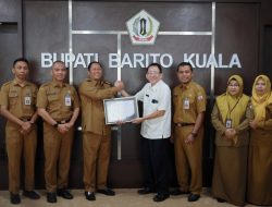 Terima Penghargaan, Bupati Batola Bahrul Ilmi Dorong ASN Bekerja Sepenuh Hati