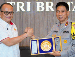 Kapolda Irjen Pol Akhmad Wiyagus Terima Penghargaan sebagai Tokoh Olahraga Jawa Barat