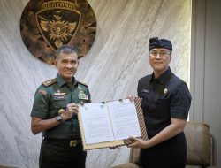 Tangani Sampah Laut di Wilayah Pesisir Kabupaten Badung, Sekda Surya Suamba Tandatangani Kerja Sama dengan TNI AD