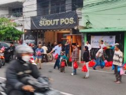 PWI Sidoarjo Bagikan Ratusan Takjil di Depan Balai Wartawan