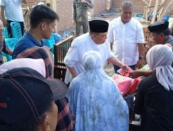 Wagub Sulbar Serahkan Bantuan Korban Kebakaran di Karama Polman