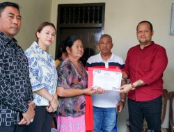 Wabup Badung Bagus Alit Sucipta Serahkan Penghargaan Tertib Administrasi di Dalung dan Sading