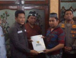 Bupati Sidoarjo H.Subandi Takziah ke Keluarga Korban Tragedi Tanah Longsor di Pacet Mojokerto