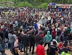 Ratusan Warga Demo di Kantor Gubernur Sulbar, Tuntut Izin Tambang Dicabut