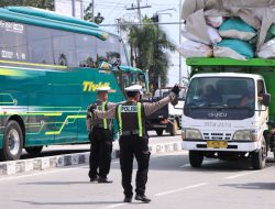 Truk ODOL Dihentikan. Satlantas Polres Madiun Gelar Razia di Dumpil