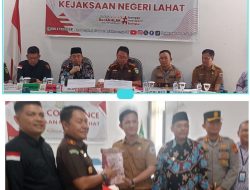 Kejari Lahat Gelar Konferensi Pers Penyerahan Uang Pengganti Kerugian Negara untuk 2 Perkara Korupsi Inspektorat dan Tambang Batubara PT ABS