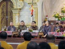 Jelang Hari Raya Waisak 2025, Bupati Adi Arnawa Salurkan Bantuan Sosial kepada Umat Buddha