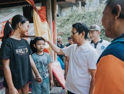 Bupati Badung Adi Arnawa Serahkan Bantuan Bencana di Desa Munduk Damping