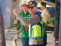 Unik, May Day di Subang Buruh dan Polisi Duduk Berdampingan di Pinggir Kolam Pancing