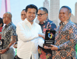 Kepala Dishub Provinsi Jatim Terima Penghargaan Tokoh Penguat Inovasi Industri Bidang Transportasi