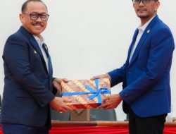 Gubernur Sulbar Serahkan Ranperda Pertanggungjawaban APBD 2024 ke DPRD Sulbar