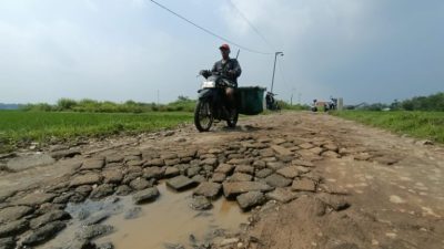 Jalan Di Mlaras Sumobito Jombang Rusak Parah
