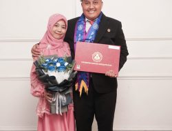 Adam Muakhor Raih Dua Gelar dengan IPK 4,00