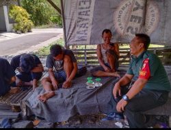 Jalin Komunikasi Sosial Cara Babinsa Kodim 0812/ Lamongan Mempererat Silaturahmi dengan Warga