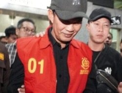 Harnojoyo Mantan Wako Palembang Ditahan Pakai Rompi Merah Terkait Dugaan Korupsi Pasar Cinde