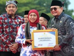 Penghargaan Tokoh Pembina Koperasi Diberikan kepada Wali Kota Mojokerto