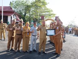Barito Kuala Peringkat 1 Kepatuhan Pajak, Bupati Serahkan Piagam Penghargaan
