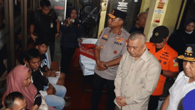 Tinjau Korban KMP Tunu Pratama Jaya, Menhub Perintahkan Percepatan Pencarian Korban