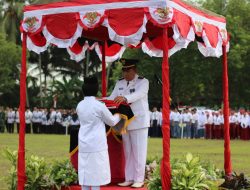 Camat Banua Lawas, Kabupaten Tabalong, Pimpin Upacara HUT Ke-80 RI