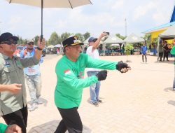 Bupati Barito Kuala H. Bahrul Ilmi Buka Festival Kite