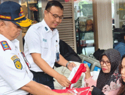 Kepala Dishub Provinsi Jatim Pimpin Semarak Merah Putih di Stasiun Gubeng, Ajak Masyarakat Kibarkan Bendera