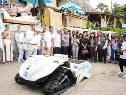 Wabup Bagus Alit Sucipta Resmikan B-Bot Pembersih Pantai
