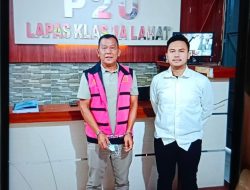 Mantan Ketua KONI Lahat Kalsum Barepi Ditahan Pakai Rompi Merah Terkait Korupsi Dana Hibah KONI Tahun 2023