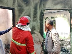 Polsek Bosar Maligas Sigap Tangani Kebakaran Rumah Warga, Kerugian Capai Rp200 Juta