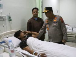 Kapolres Simalungun Besuk Korban Konflik PT TPL-Masyarakat, Serukan Perdamaian dan Ketenangan
