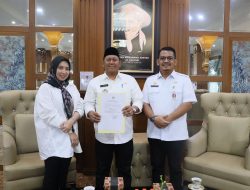 Bupati Barito Kuala Tandatangani Surat Pencabutan Memo