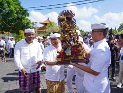 Badung Raih Juara Umum Porprov Bali Ke-16, Bupati Adi Arnawa Terima Piala Bersama Ketua DPRD