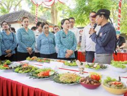 TP PKK Provinsi Bali dan Badung Menyapa dan Berbagi di Kelurahan Legian