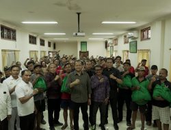 Wabup Badung Serahkan Bantuan Sembako Warga Terdampak Banjir di Sading