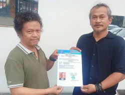 Pemimpin Perusahaan serahkan SK Pengangkatan Pemimpin Redaksi Media Rilisberita.com Kepada Dede Hanafi